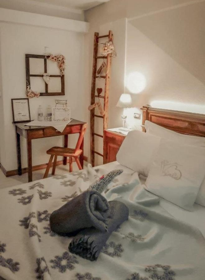 Hotel Le Coeur Du Pont Donnaz Esterno foto