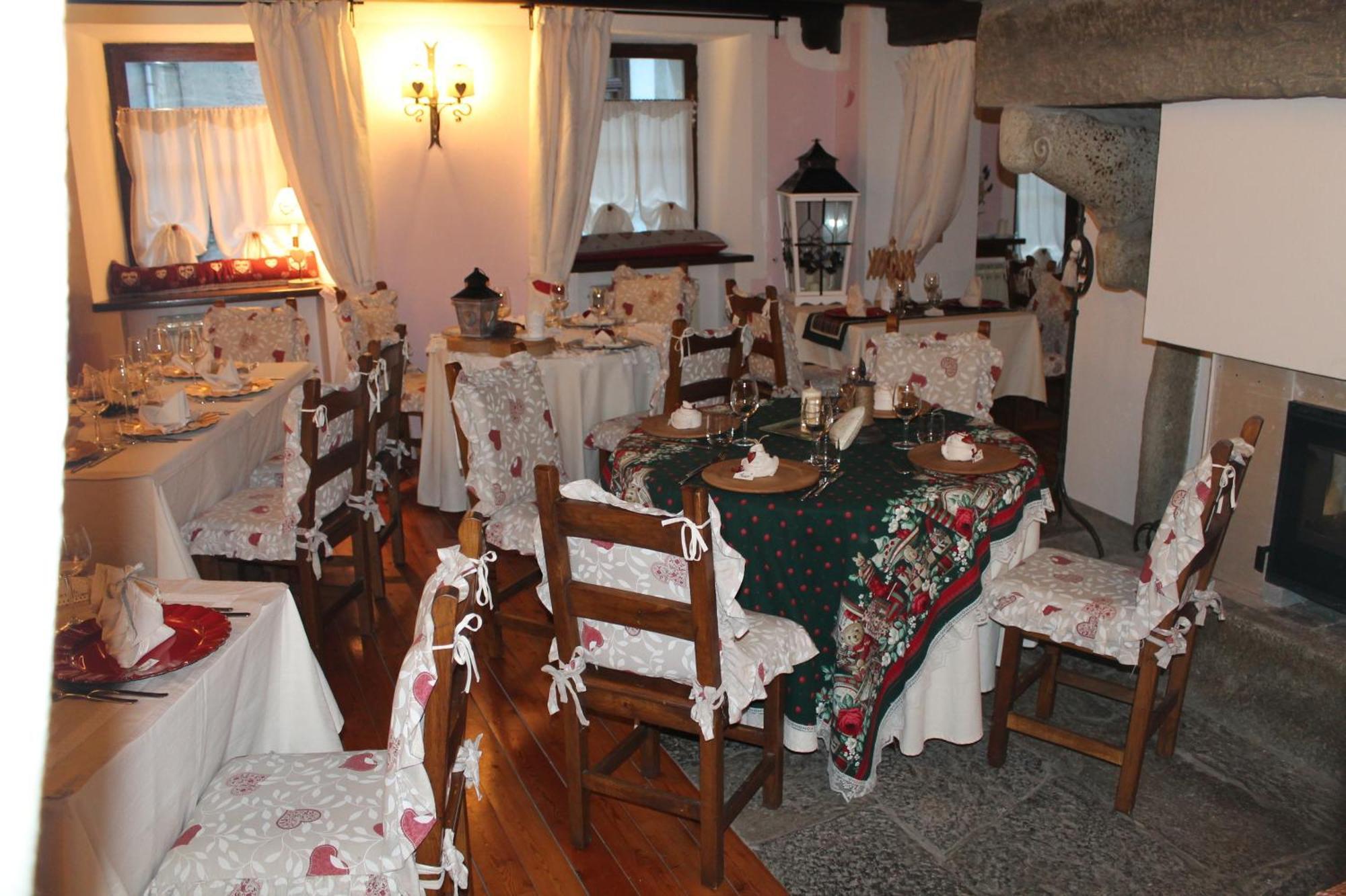 Hotel Le Coeur Du Pont Donnaz Esterno foto