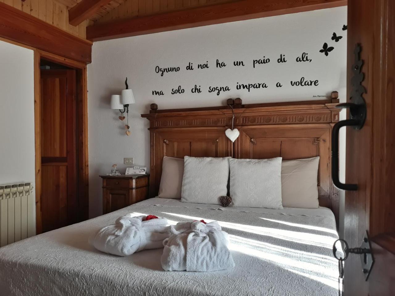 Hotel Le Coeur Du Pont Donnaz Esterno foto